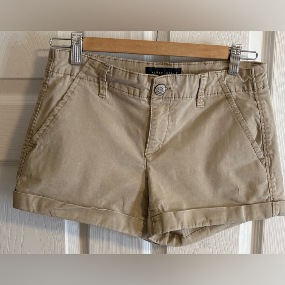 Aeropostale Tan Women's size 6 Shorts
